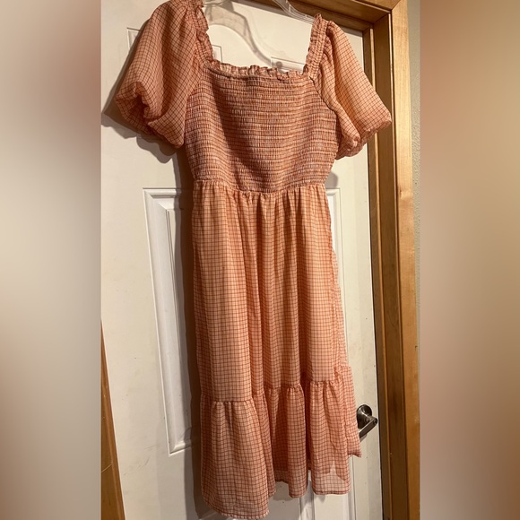 Lauren Conrad smocked bodice and puff sleeves midi dress. Size small - Picture 5 of 7